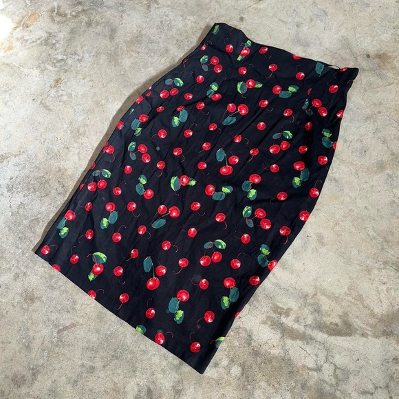 Retro Black Cheery Pencil Skirt - Picture 2 of 3